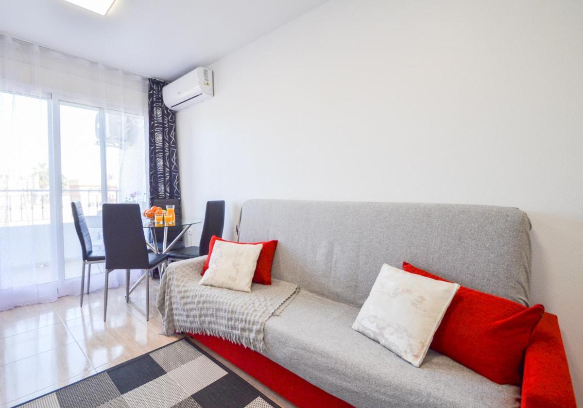 Schoene Wohnung Mit Pool , Wi-Fi Und Privat Garage Torrevieja Exterior photo