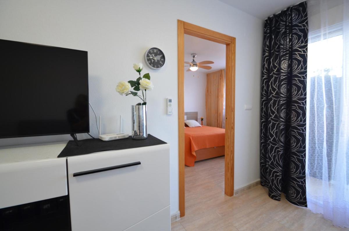 Schoene Wohnung Mit Pool , Wi-Fi Und Privat Garage Torrevieja Exterior photo