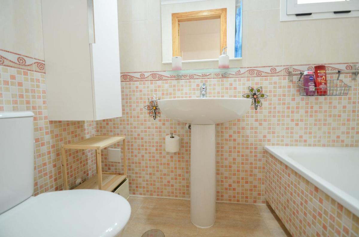 Schoene Wohnung Mit Pool , Wi-Fi Und Privat Garage Torrevieja Exterior photo